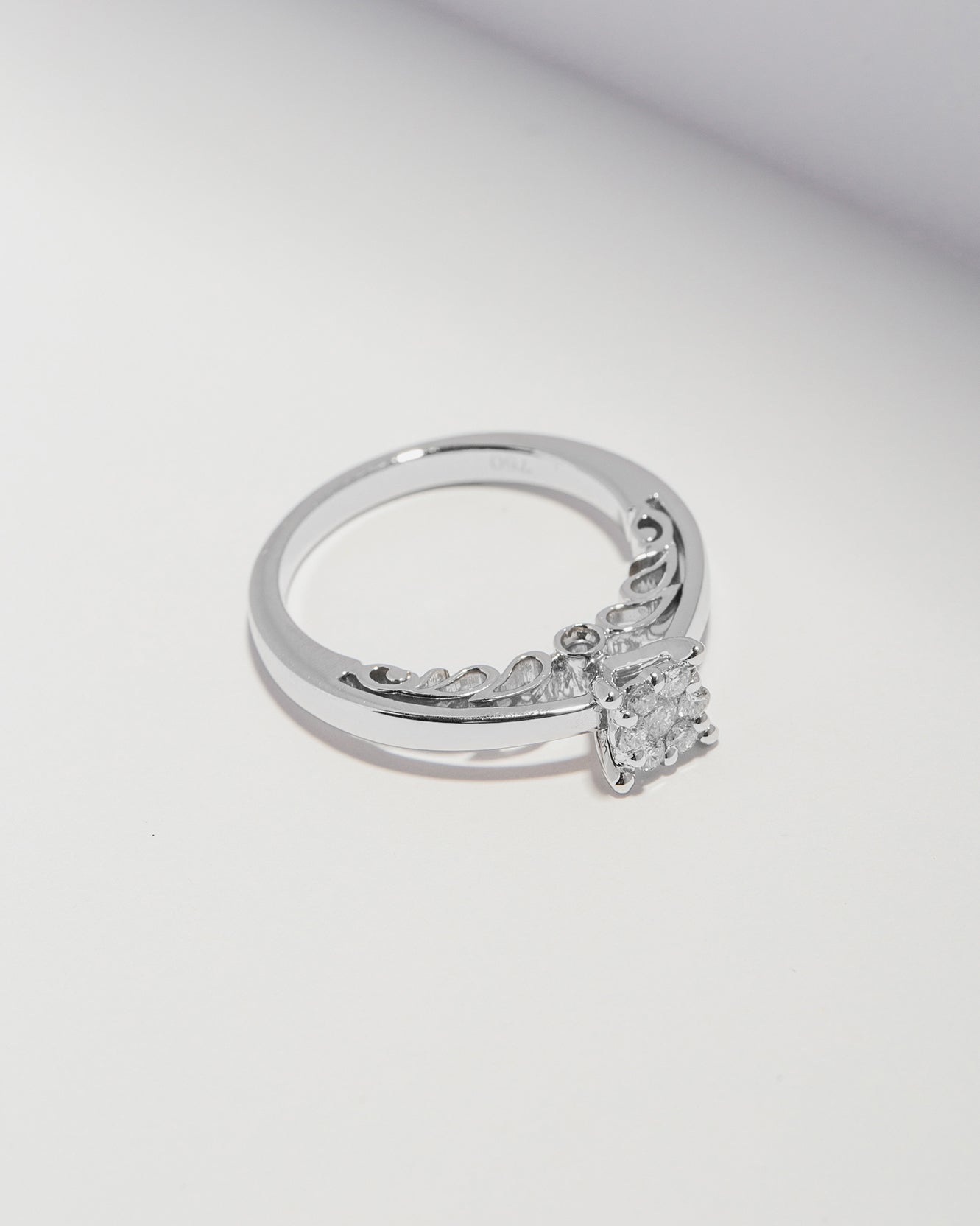 Grandeur Gleam Ring